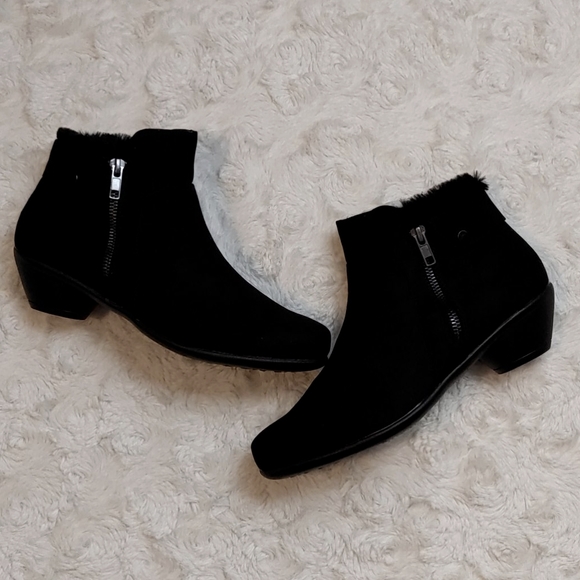 Karen Scott Black Booties Size 8M - Picture 5 of 12